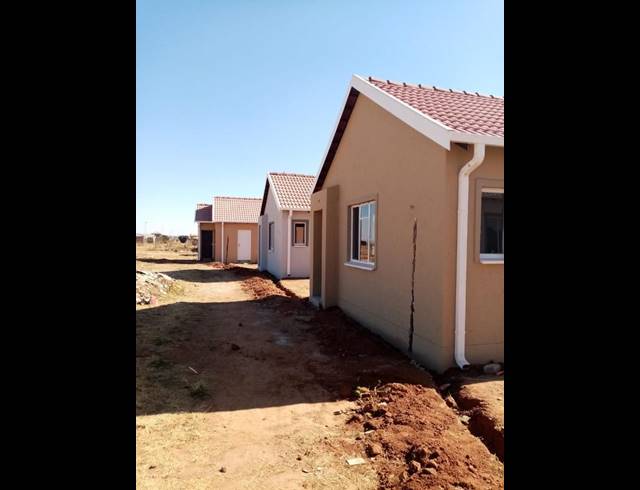 2 BEDROOM HOUSE FOR SALE IN LENASIA SOUTH